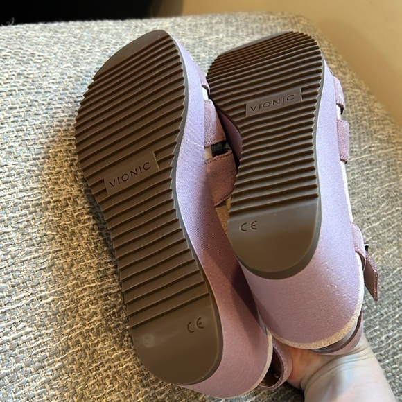 Vionic Tawny Mauve Wedge Sandals NWOT Suede Purple - Picture 9 of 11